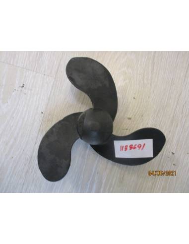 Propeller schneidet Mariner 2,5 PS 2 Takt