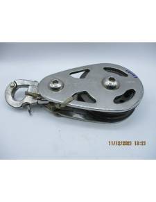 Polea inox LEWMAR 155HL c/mosqueton para cabo 24/30mm