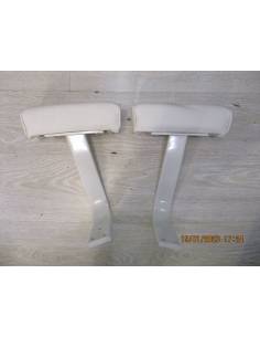 Coppia di braccioli rivestiti di bianco 2