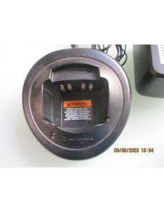 Base + Cargador MDHTN9000C vhf portatil MOTOROLA CORE