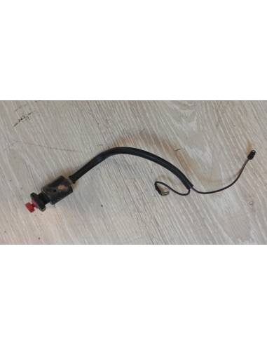 Homme dans l'eau hors-bord Honda BF2.3D 4 fois