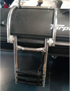 Escalera baño inox para neumática telescópica 3 peldaños 2