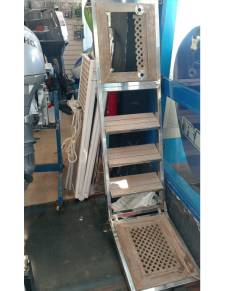 Escala real inox-teca 3 peldaños  2 plataformas